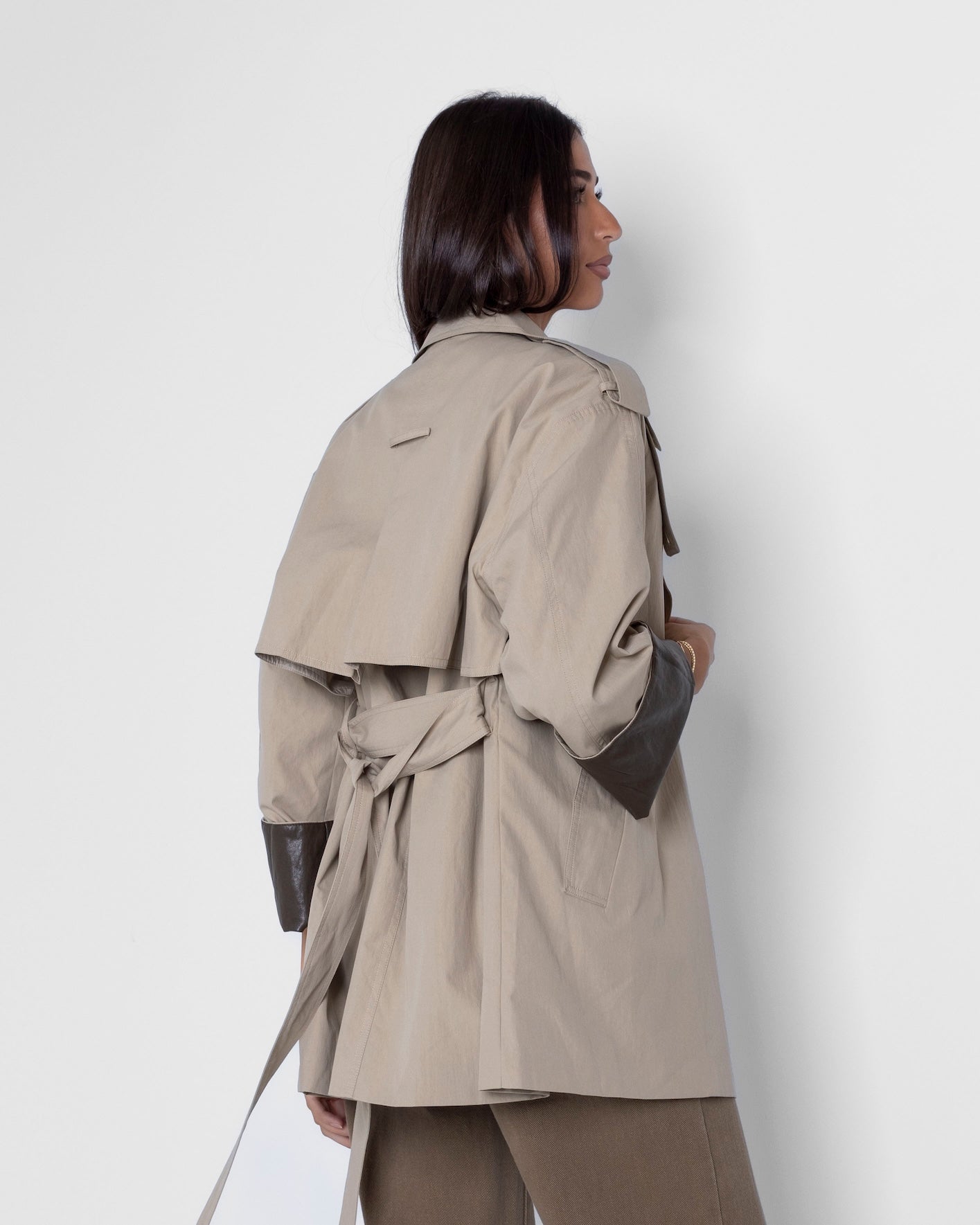 Short Trench with Contrast Fold
