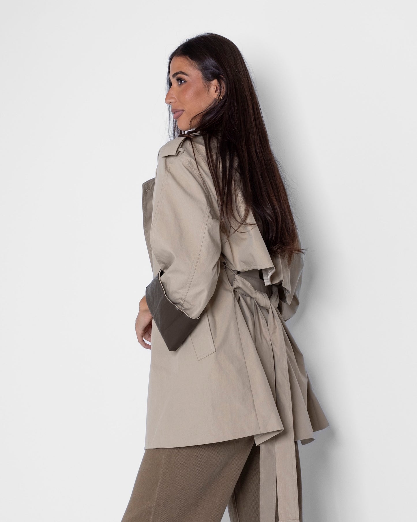 Short Trench with Contrast Fold